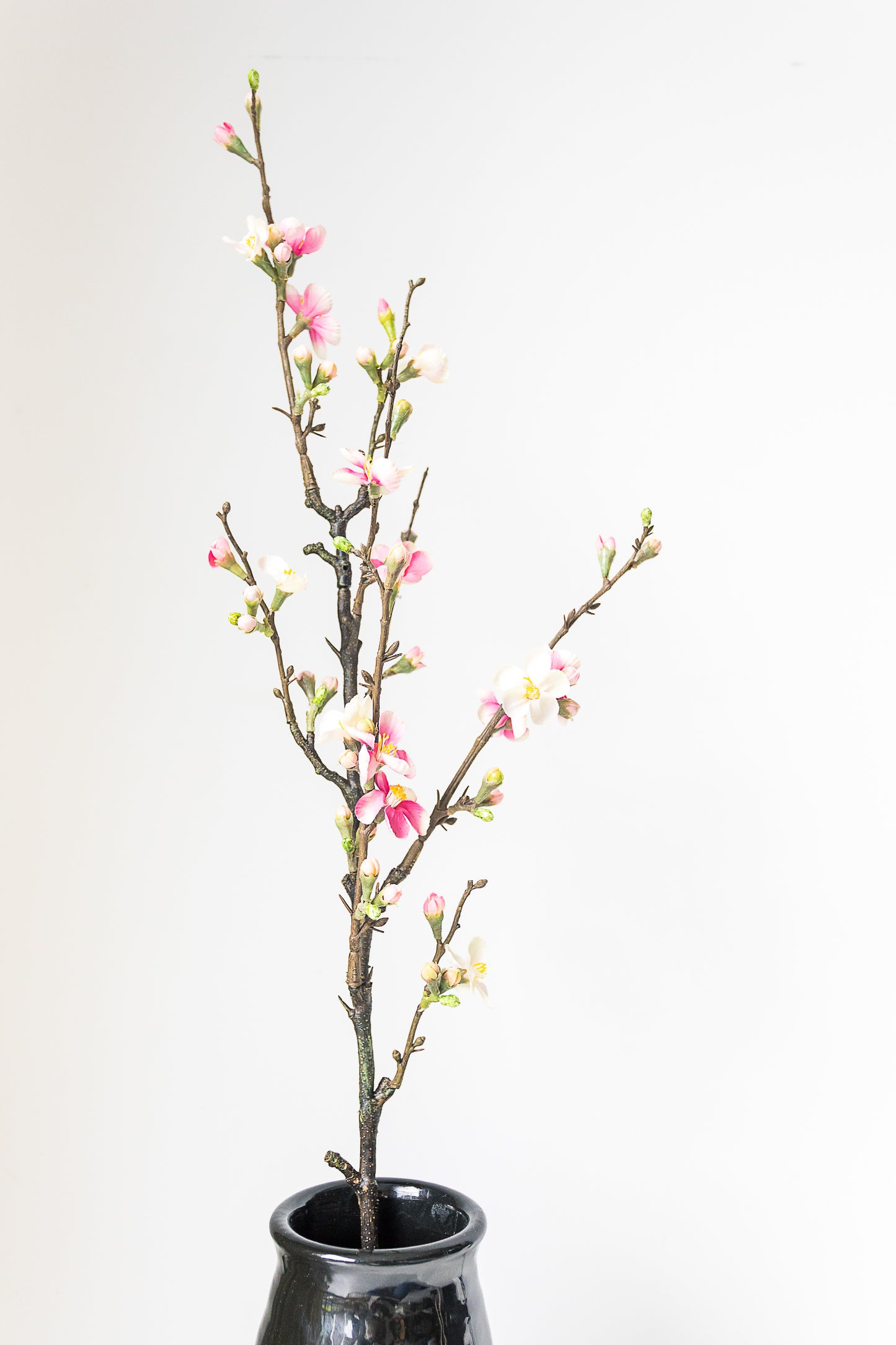 Zijden tak fuchsia/witte knopjes