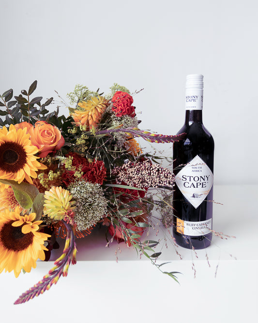 Geschenkpakket Boeket Flower Lady* + Rode wijn Ruby Cabernet Cinsault (Zuid Afrika)