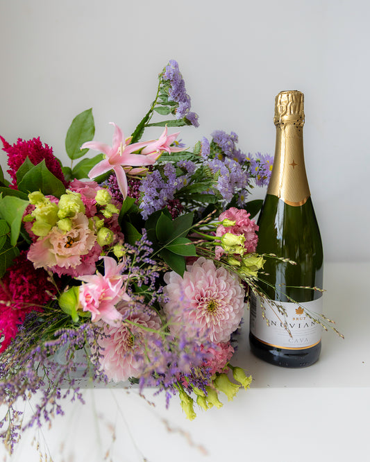 Geschenkpakket Boeket Flower Lady* + Cava Nuviana Brut