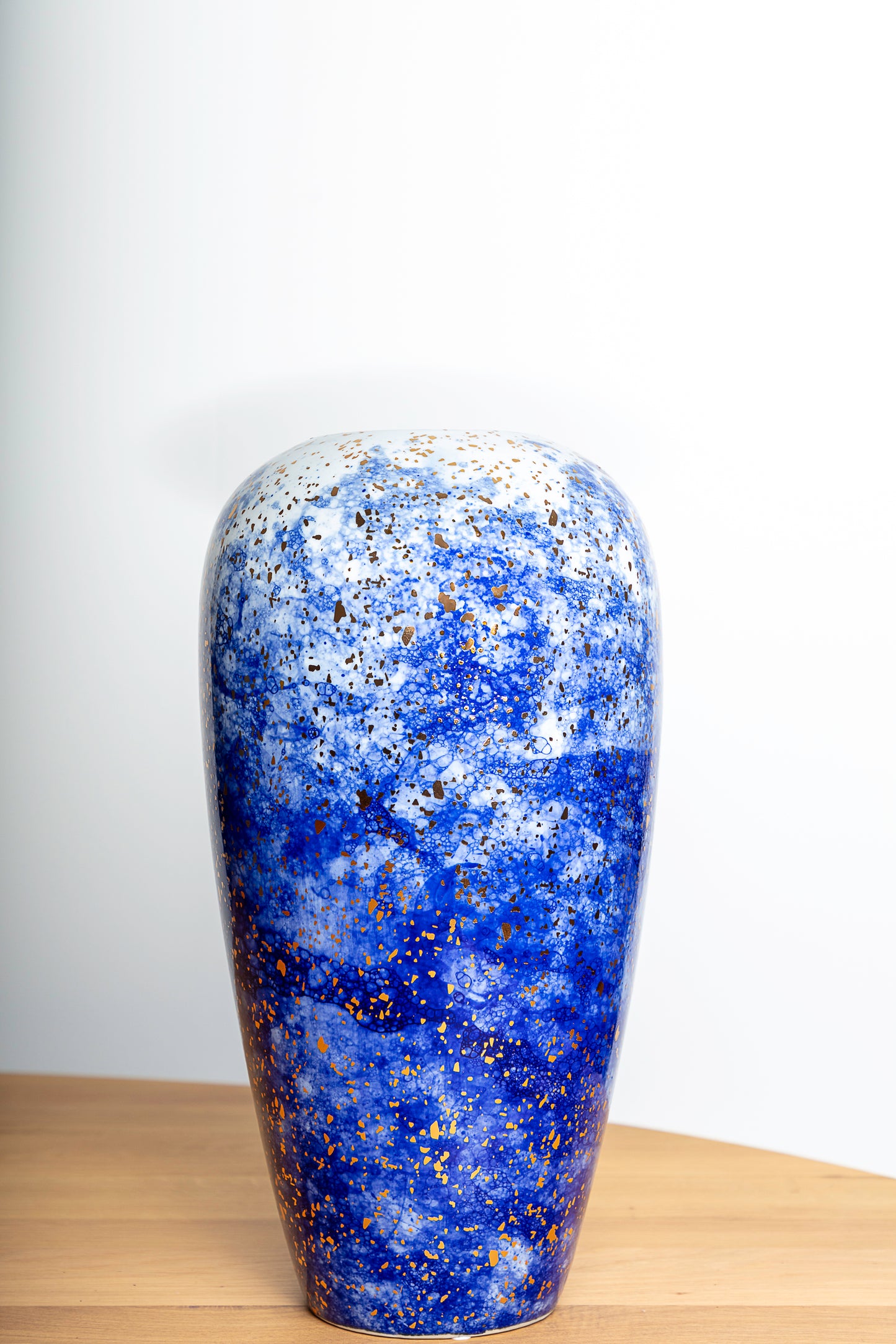 Koningsblauwe vazen met gouden details *