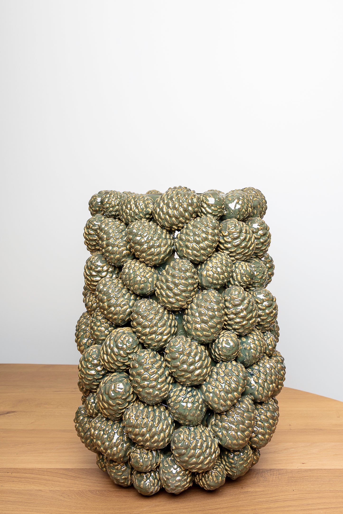 Dennenappel keramieken pot