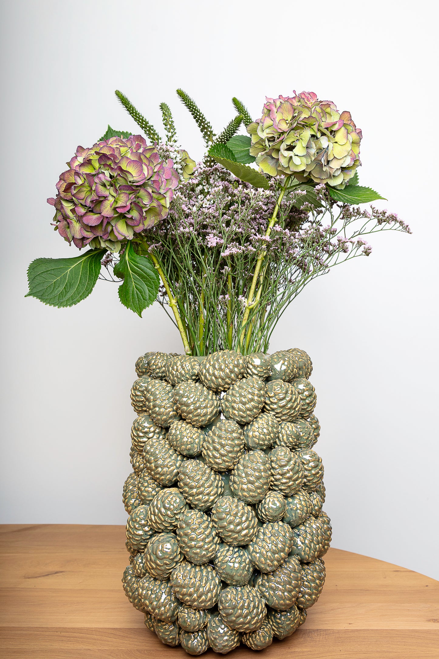 Dennenappel keramieken pot